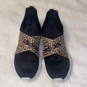 Womens adidas tennis shoes with memory foam!!